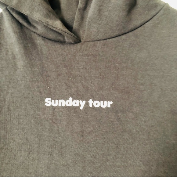 Zara Girls’ Graphic Dark Gray Boxy Crop Sweatshirt Hoodie size 11/12 Sunday Tour - Picture 4 of 5
